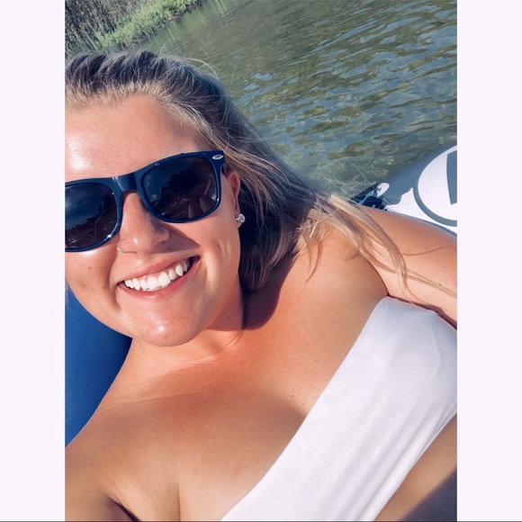 Meet your Posher, Allyson - Picture 5 of 5